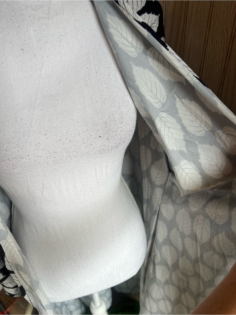 Cupshe Black & White Leaf Print Long Kimono Coverup - Picture 4 of 7